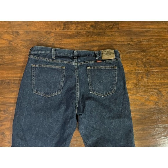 Wrangler Mens Jeans 40X32 Regular Fit Straight Leg 100% Cotton Dark Wash Blue - Picture 2 of 5